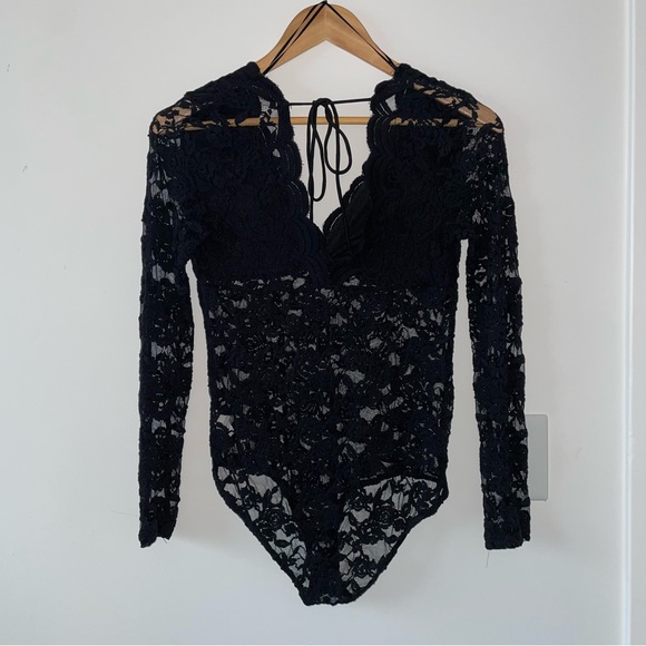 Lace Bodysuit with Tied Back - Picture 3 of 3